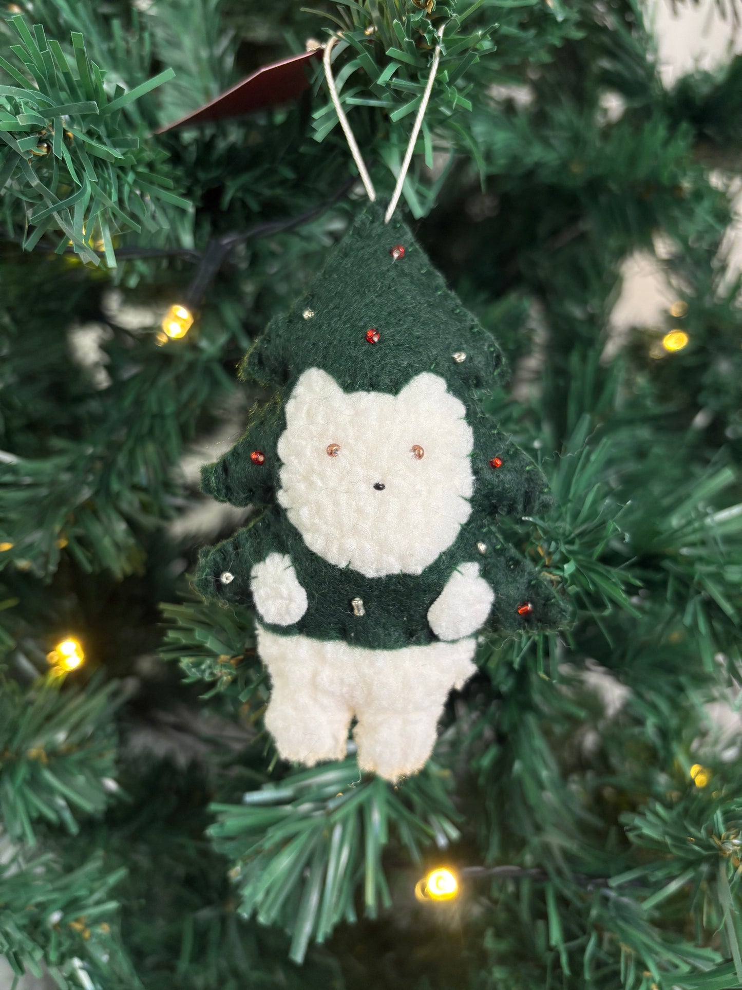 🎄 Chat dans le sapin – Cat in the Tree 🐱✨