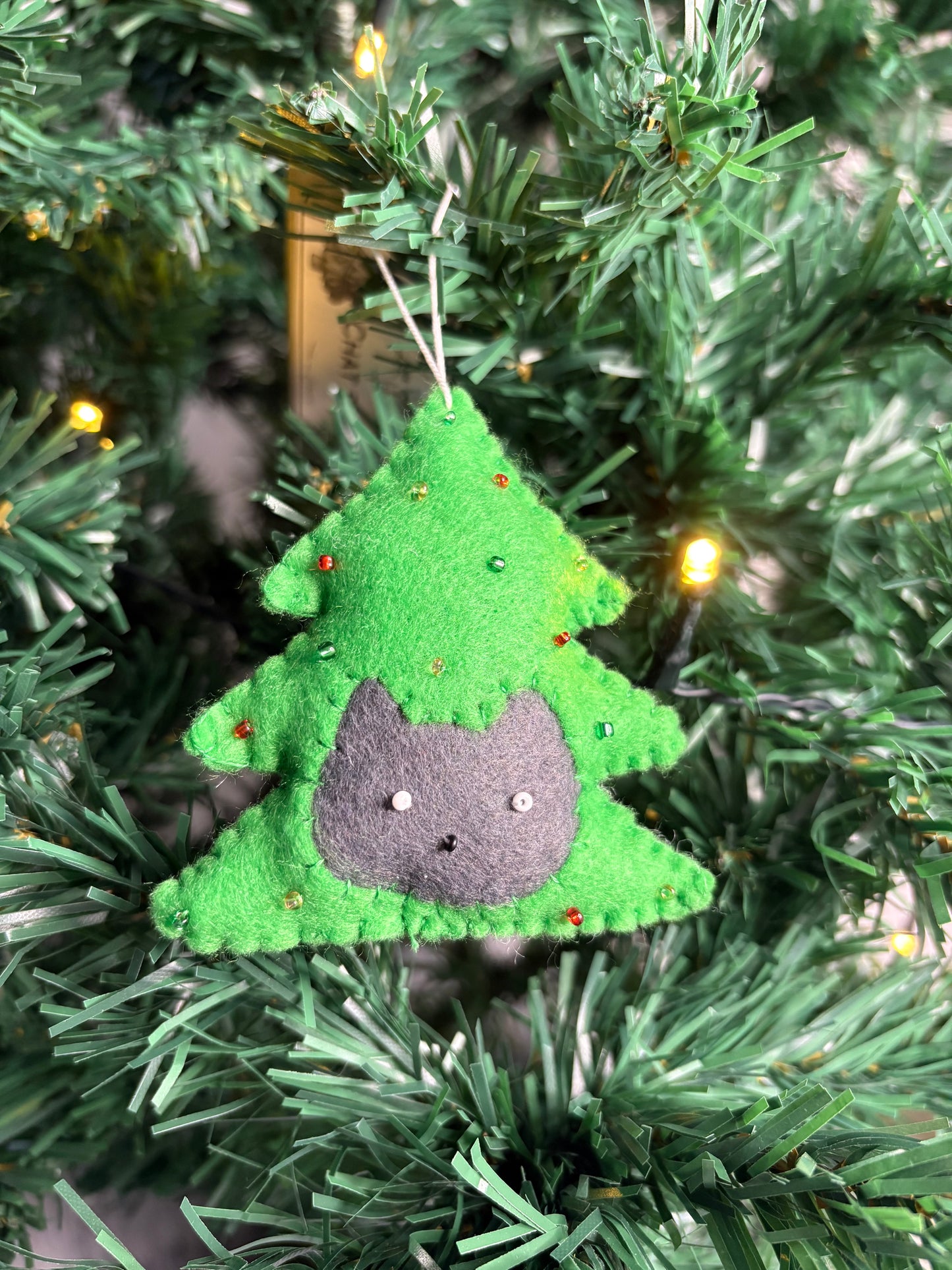 🎄 Chat dans le sapin – Cat in the Tree 🐱✨
