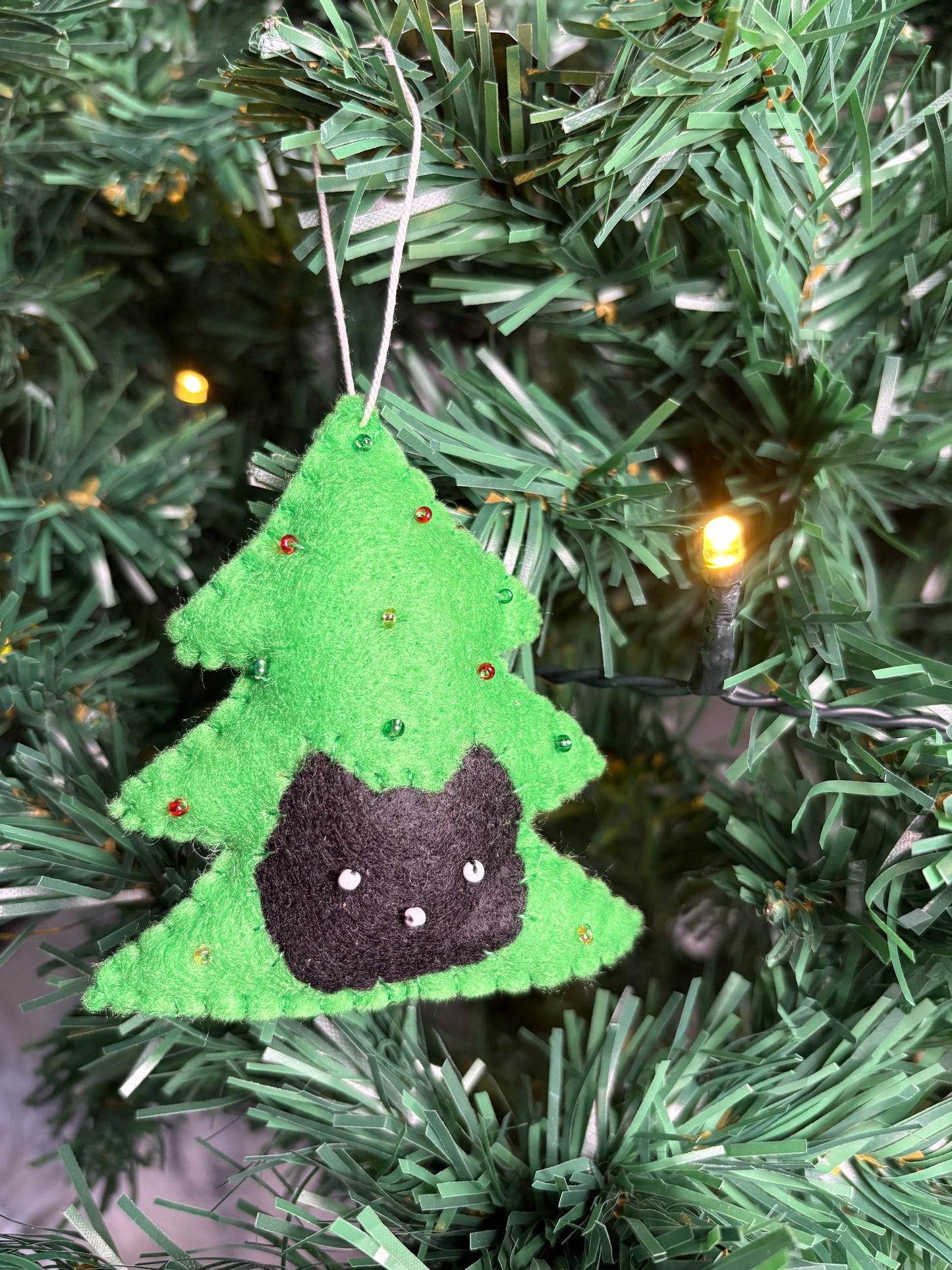🎄 Chat dans le sapin – Cat in the Tree 🐱✨