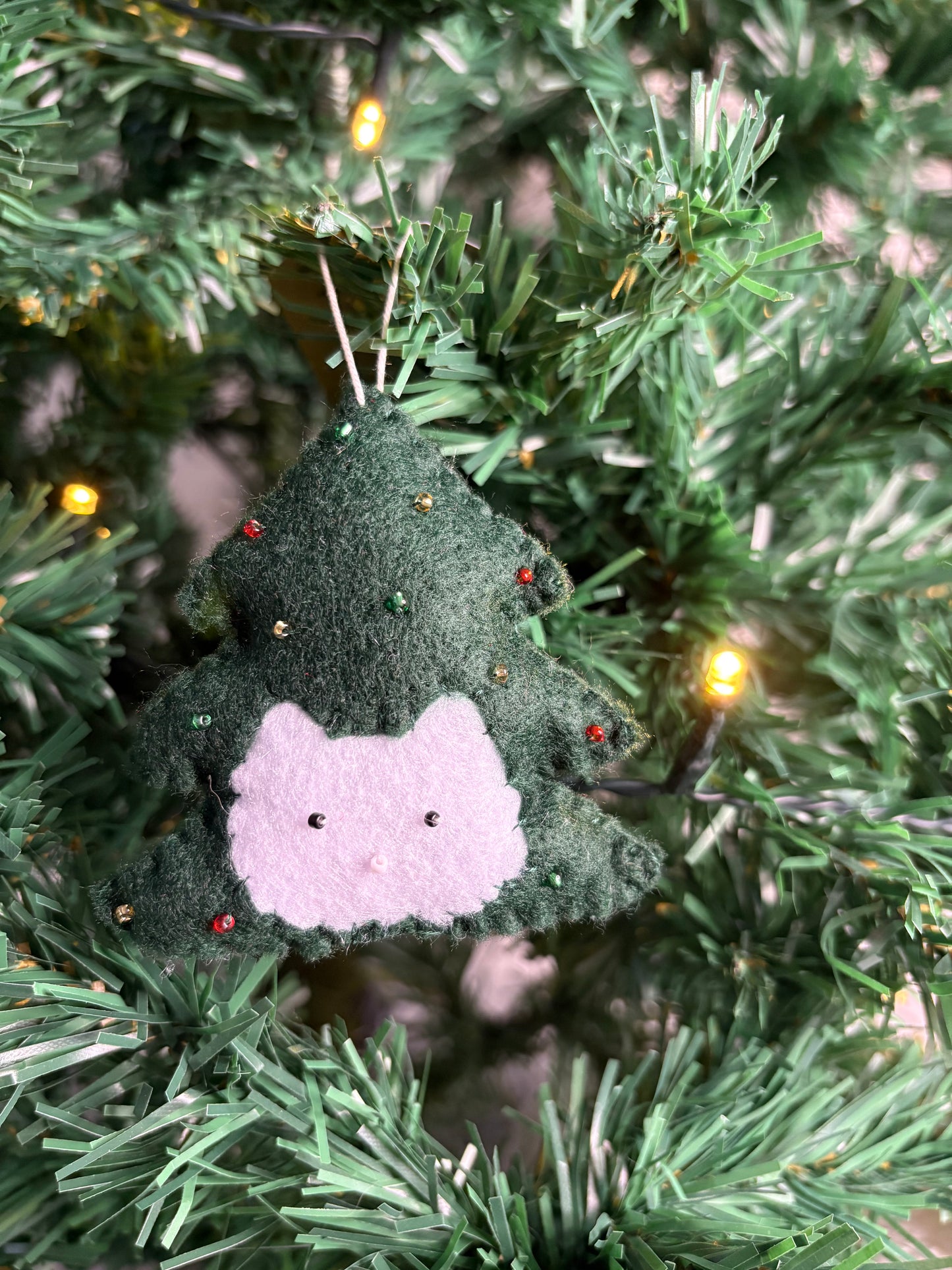 🎄 Chat dans le sapin – Cat in the Tree 🐱✨