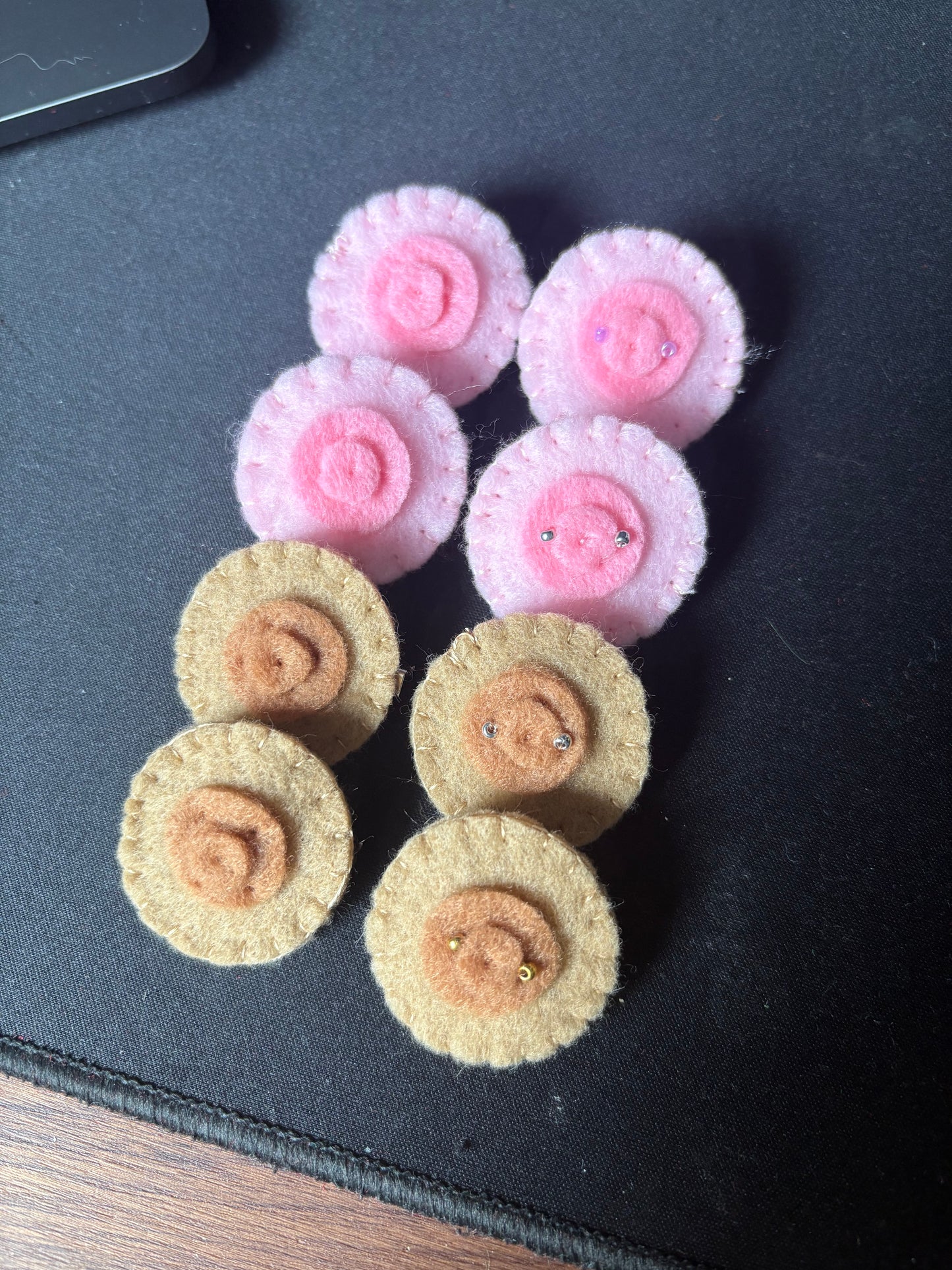 Broche Sein